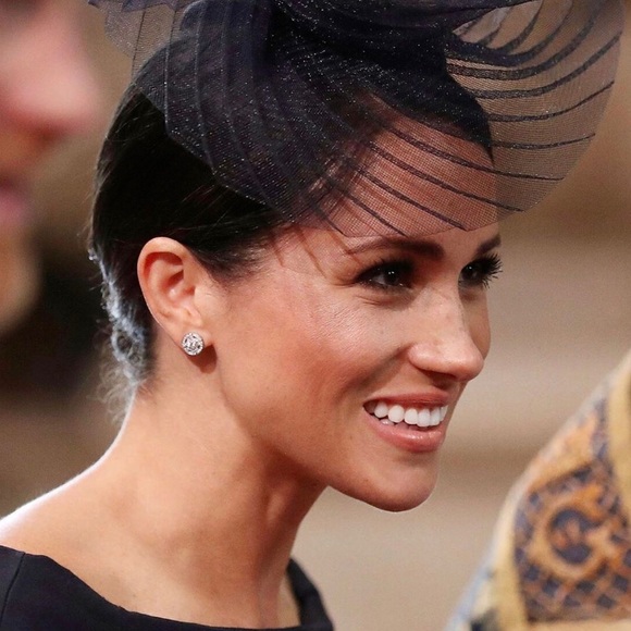 Rose Gold Button Earrings 💎 - Picture 2 of 10